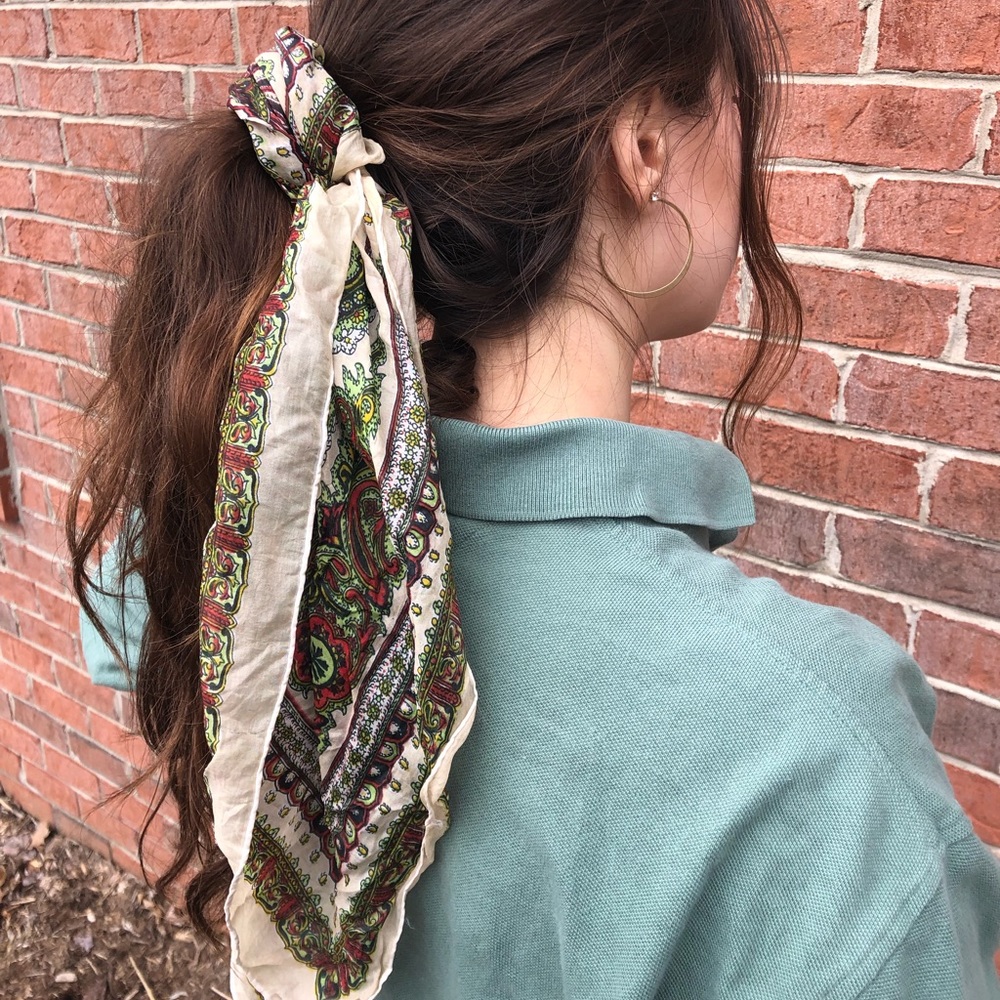 Stunning scarf, very airy 100% polyester